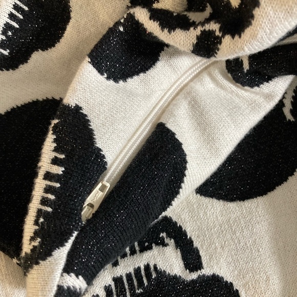 Mortar & Bone Skulls Pillow Cover 14” x 24” Ivory & Black Halloween Skeleton Fun - Picture 5 of 7